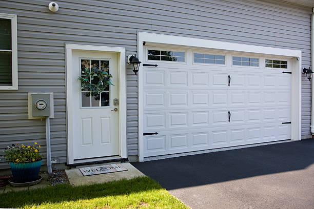 24/7 Emergency Garage Door Panel Replacement experts in Sneads, FL